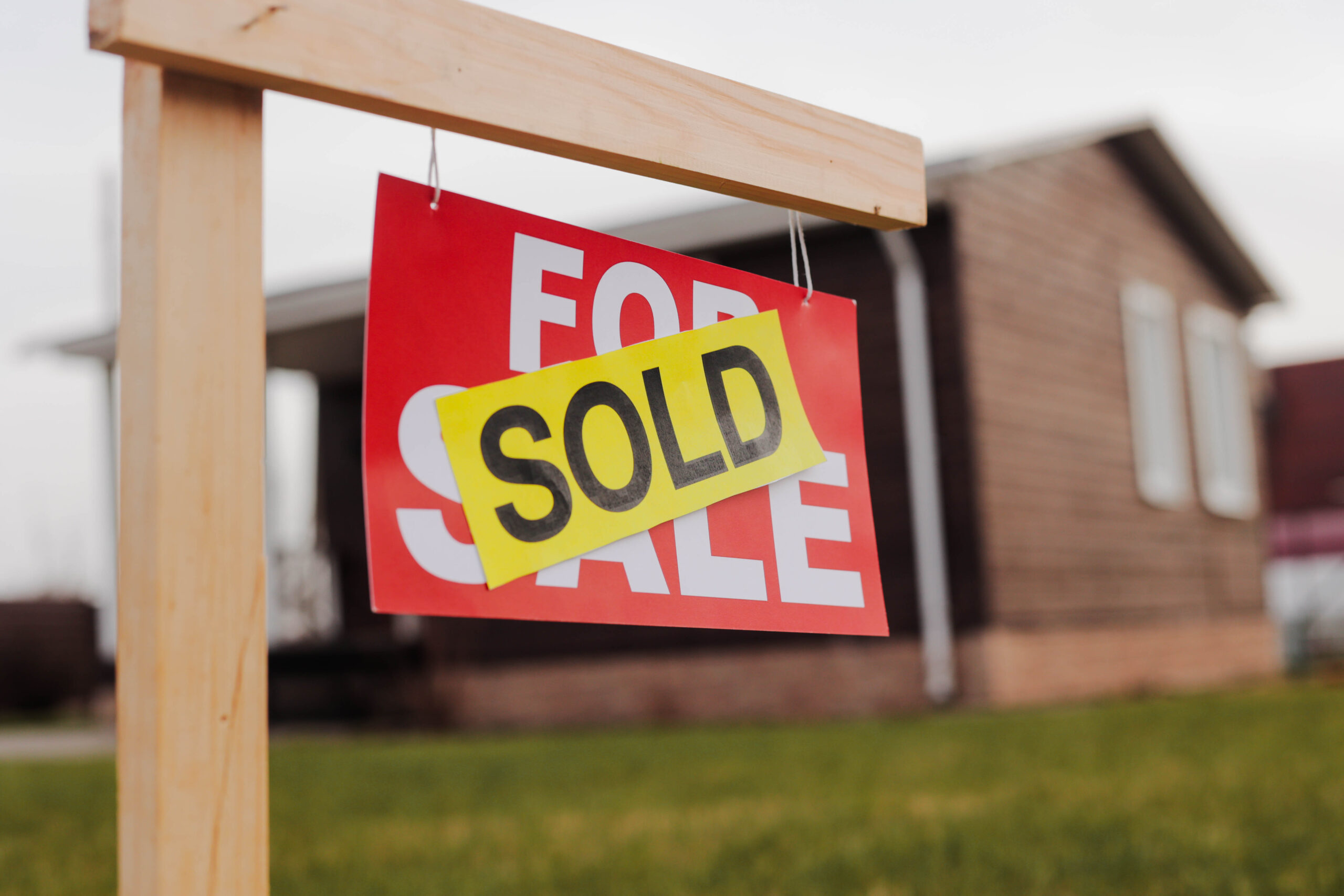 Sell your house fast to Edmonton Home Buyers vs using a realtor